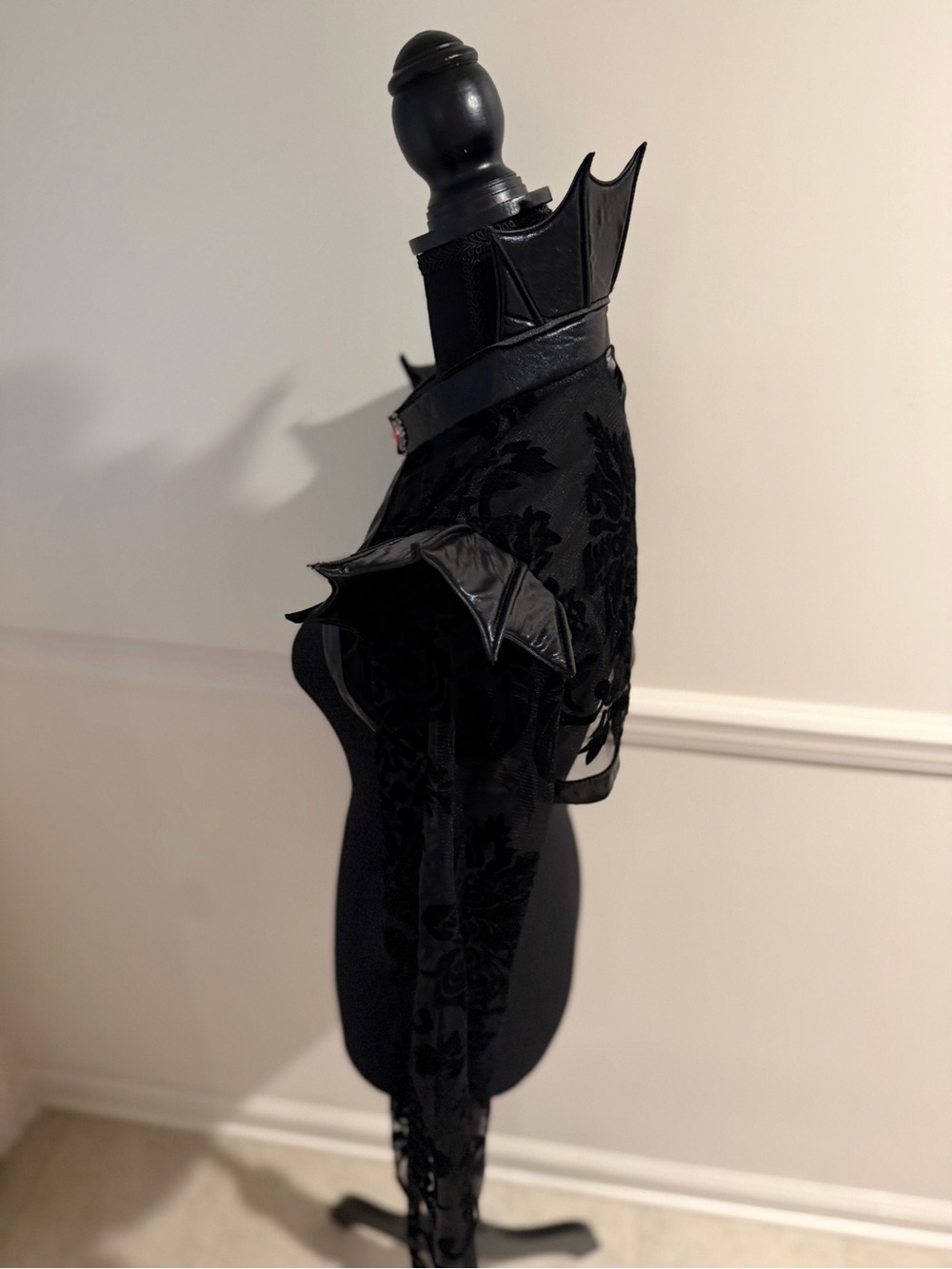 BAT Crop Shell - Picture 5 of 10